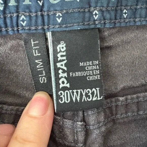 Prana men’s jeans 30Wx32L, dark brown/blackish color. Slim fit - Picture 2 of 7